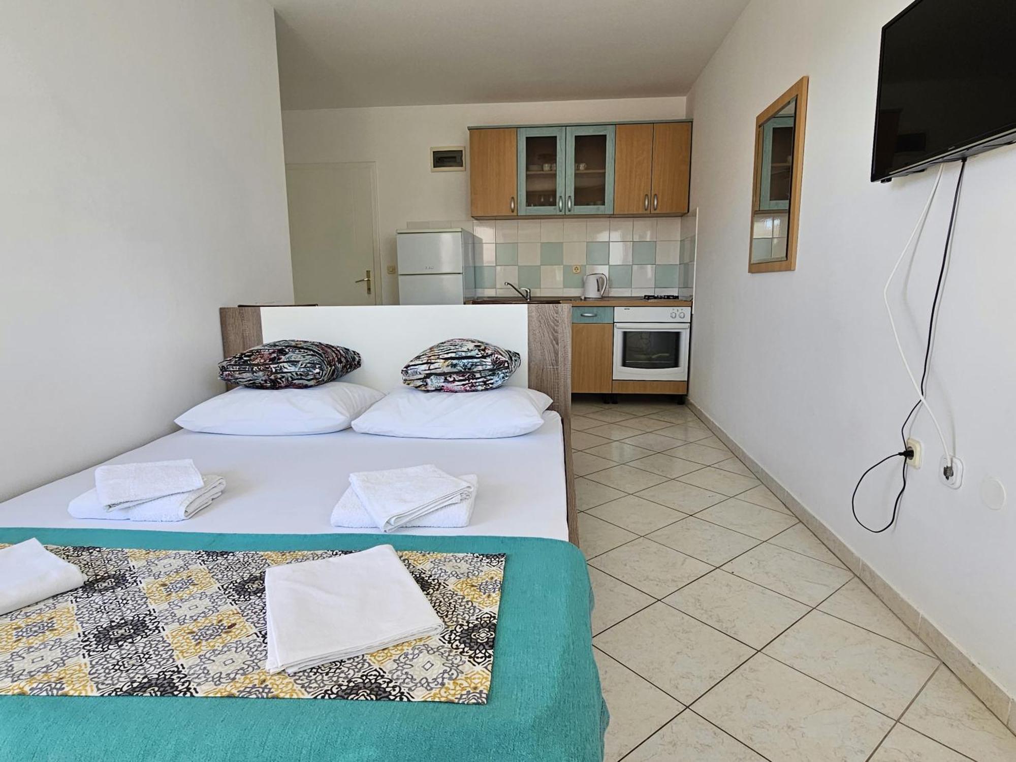 Apartments Gabbiano Novalja Exterior photo